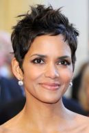 HOLLYWOOD, CA - FEBRUARY 27: Actress Halle Berry arrives at the 83rd Annual Academy Awards held at the Kodak Theatre on February 27, 2011 in Hollywood, California. (Photo by Ethan Miller/Getty Images)